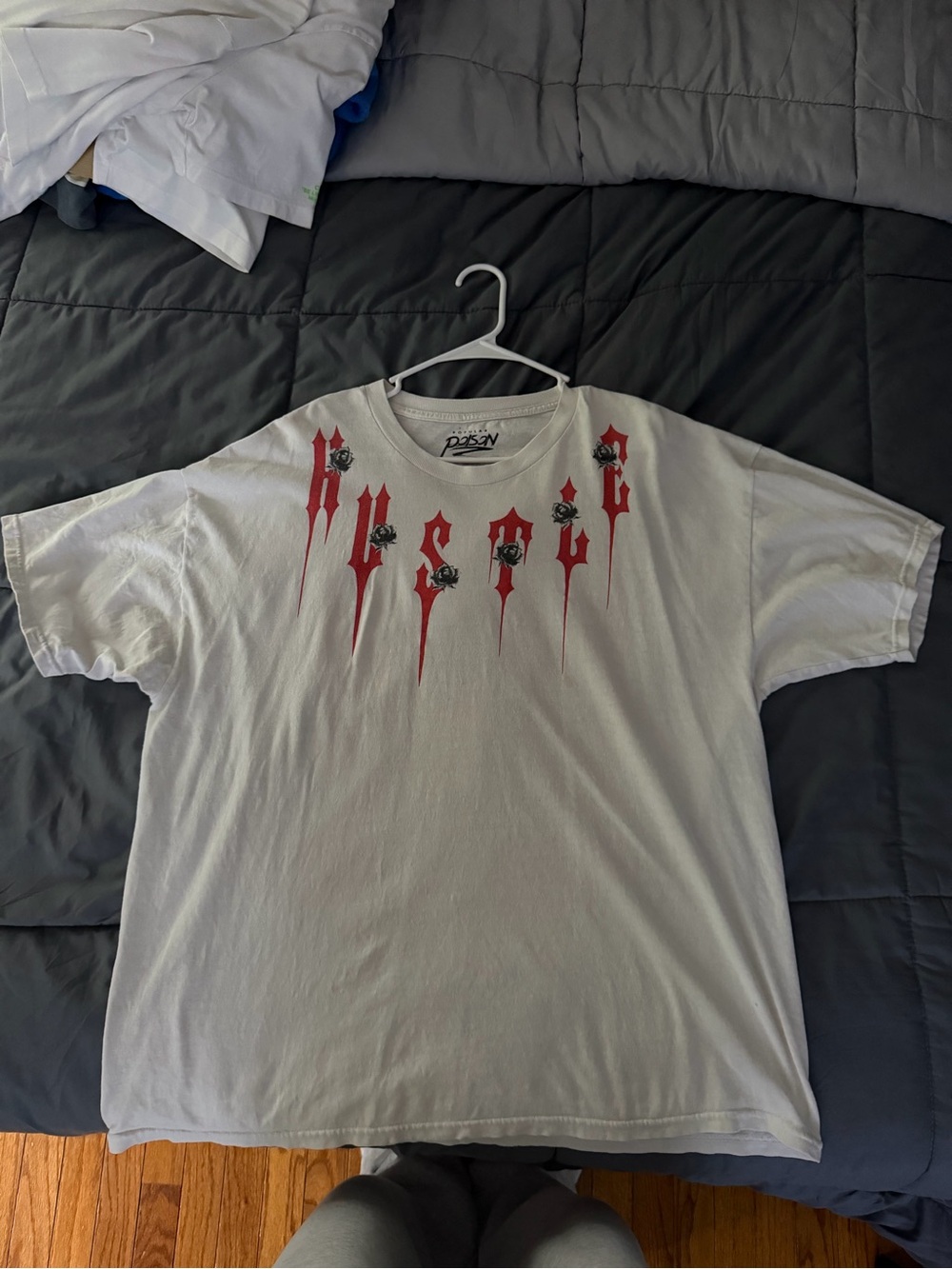 White Short-Sleeve Graphic Tee with Red Chest Motif